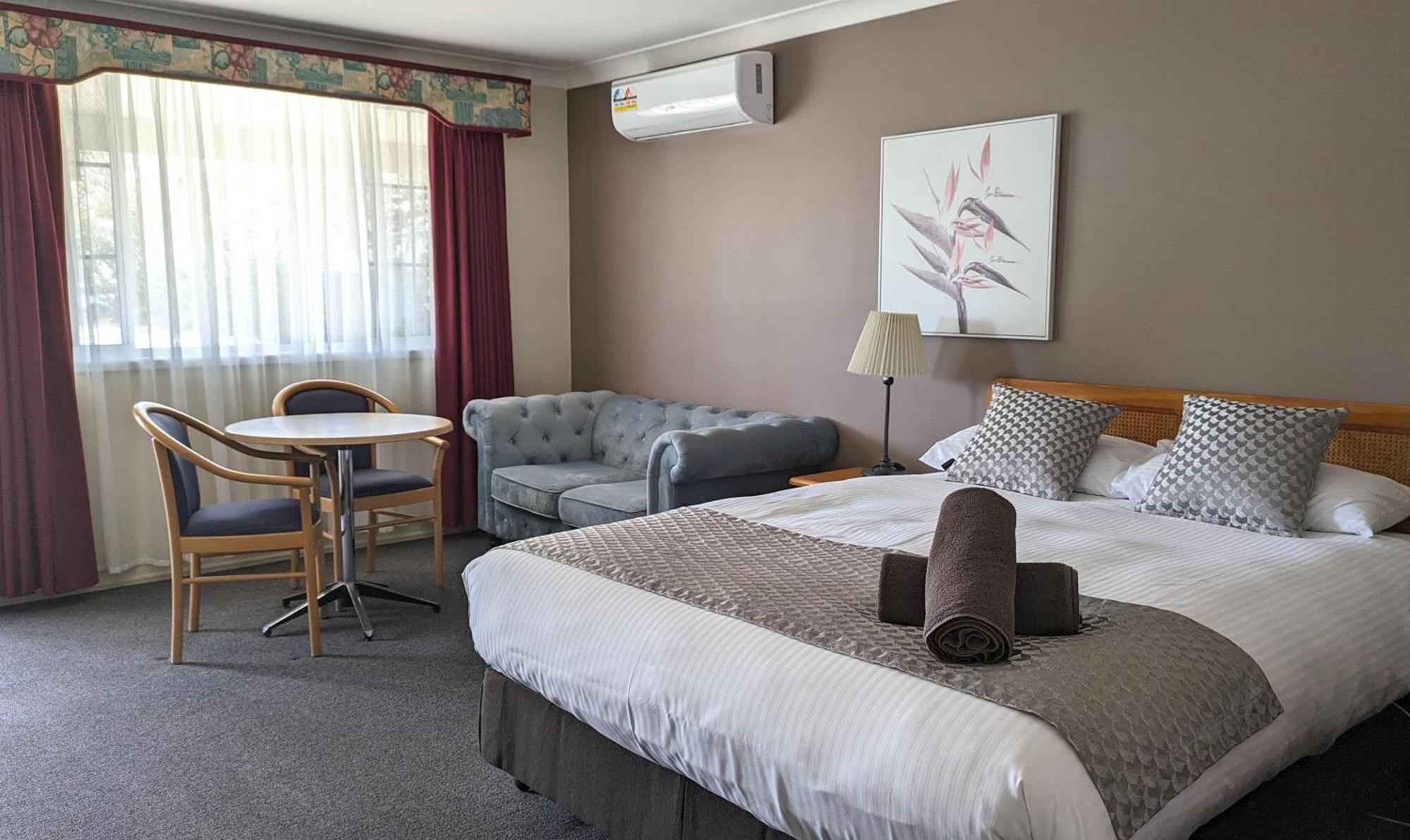 Highlands Motor Inn Оберон Экстерьер фото
