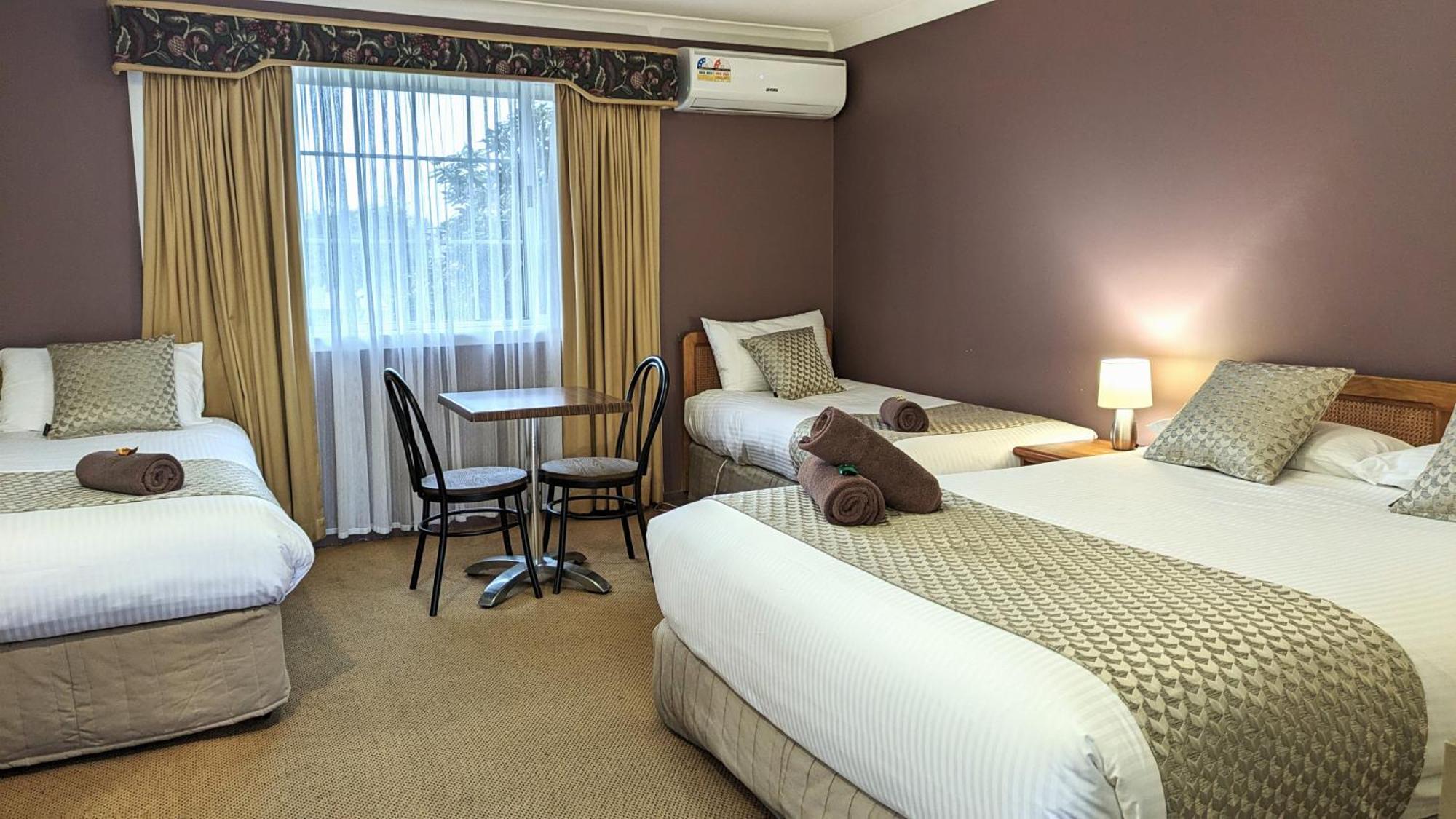 Highlands Motor Inn Оберон Экстерьер фото