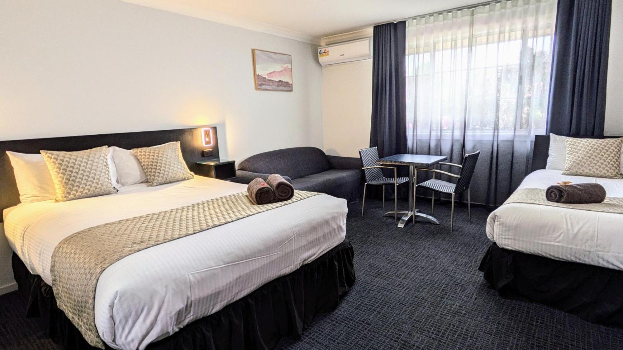 Highlands Motor Inn Оберон Экстерьер фото