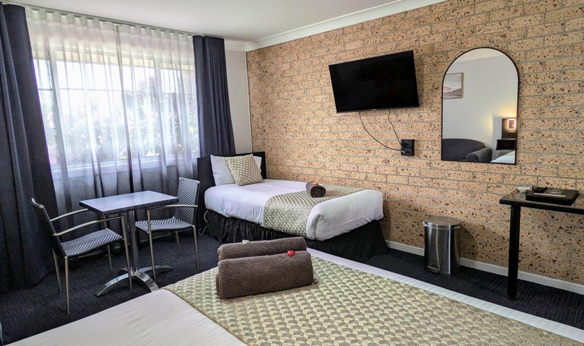 Highlands Motor Inn Оберон Экстерьер фото